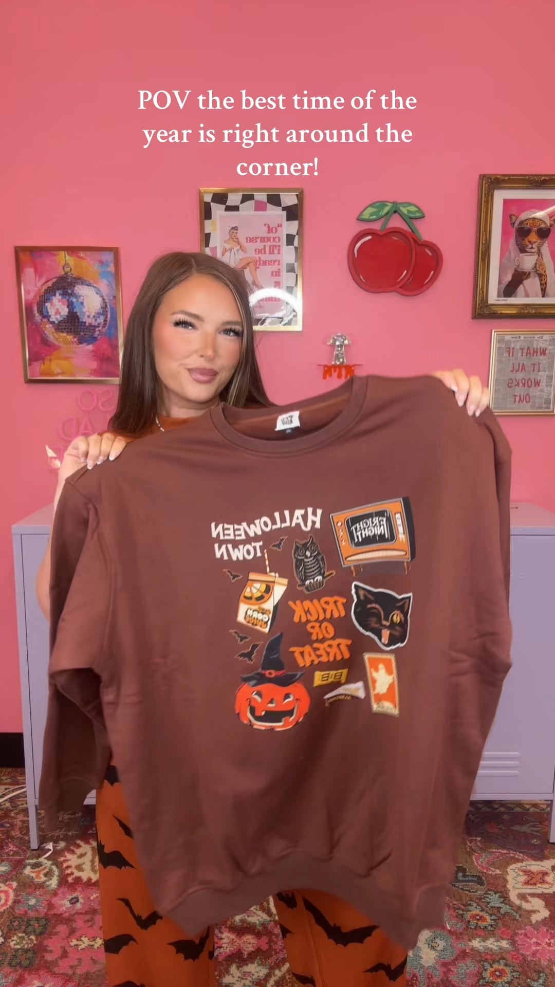 Vintage Halloween Graphic Sweatshirt – Trick or Treat Retro Pullover